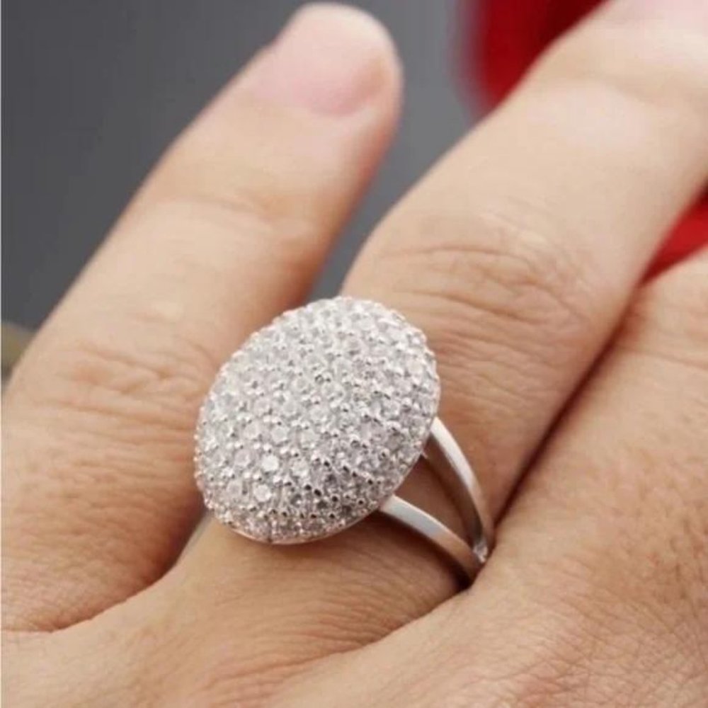 NEW BELLA 925 STERLING SILVER ENGAGEMENT RING, CUTE RING, SHINY RING.
